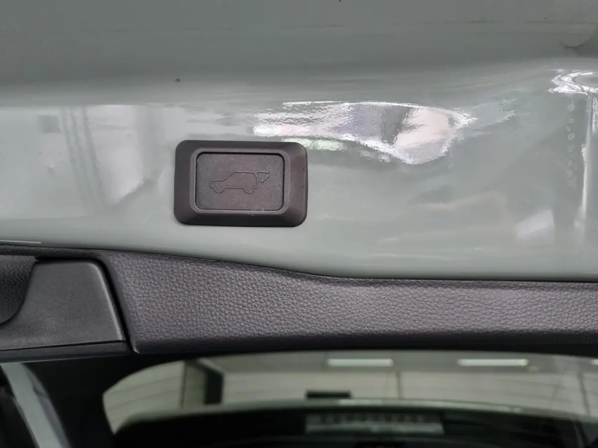 2.5 Hybrid AWD ADVENTURE / Innovation Pack