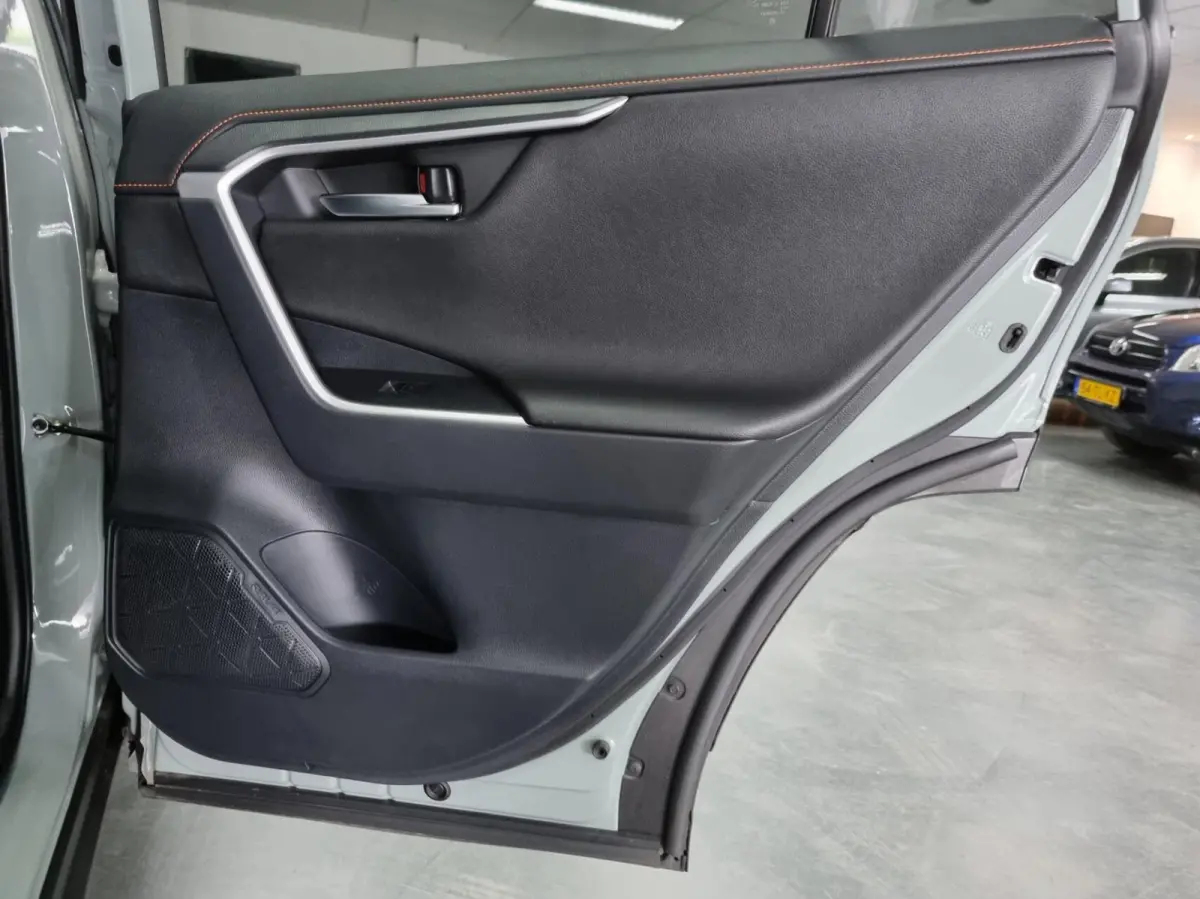 2.5 Hybrid AWD ADVENTURE / Innovation Pack