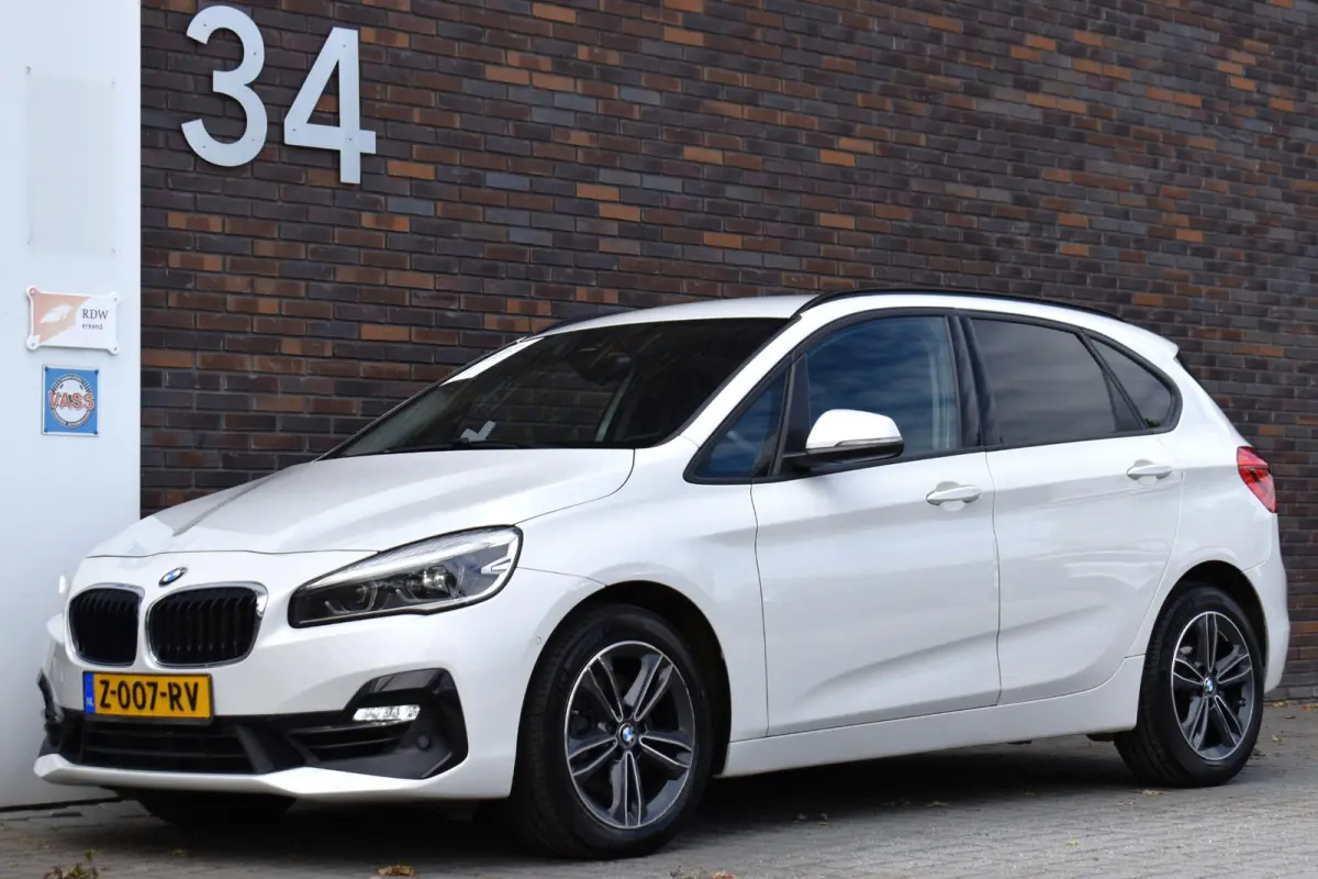 220i High Executive