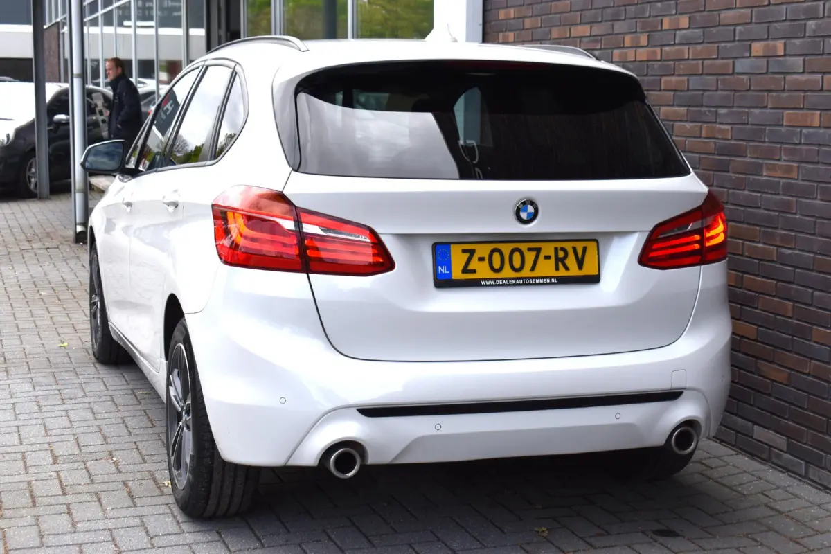 220i High Executive