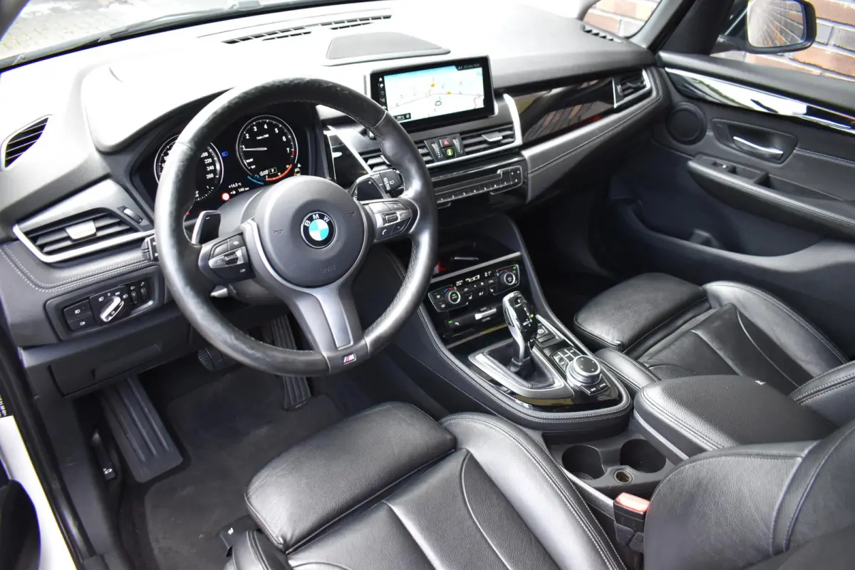 220i High Executive