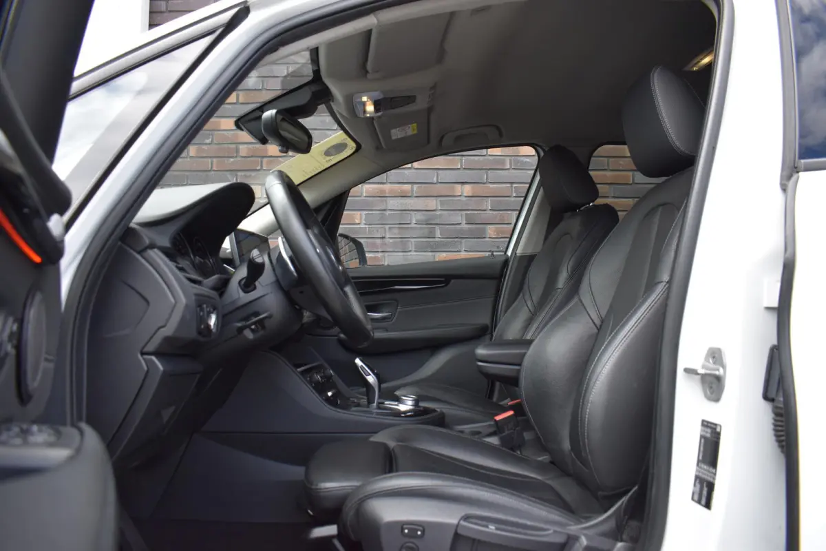 220i High Executive