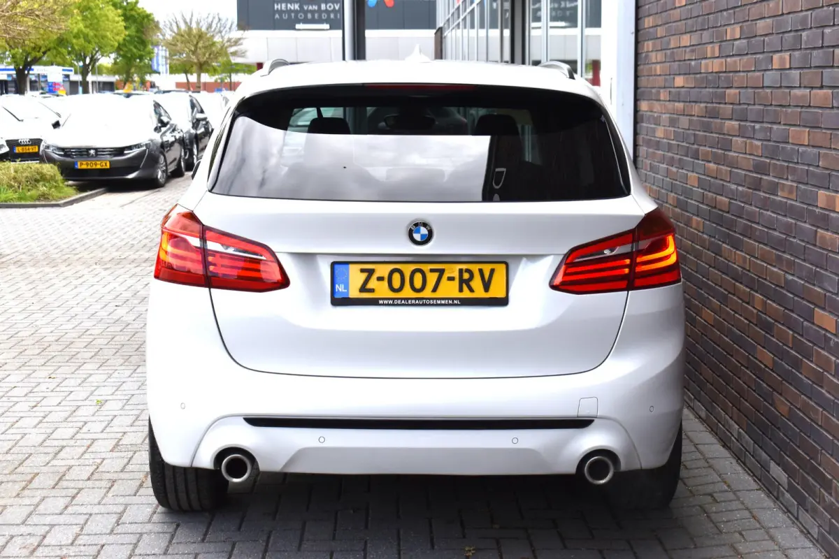 220i High Executive