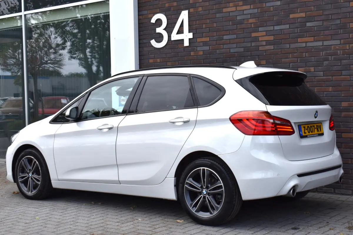 220i High Executive
