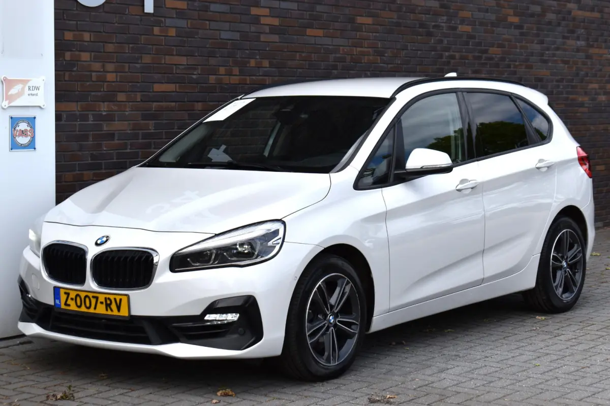 220i High Executive
