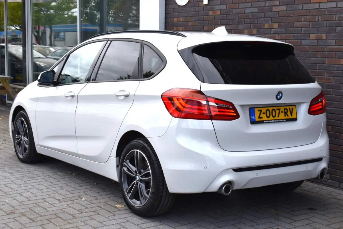 220i High Executive