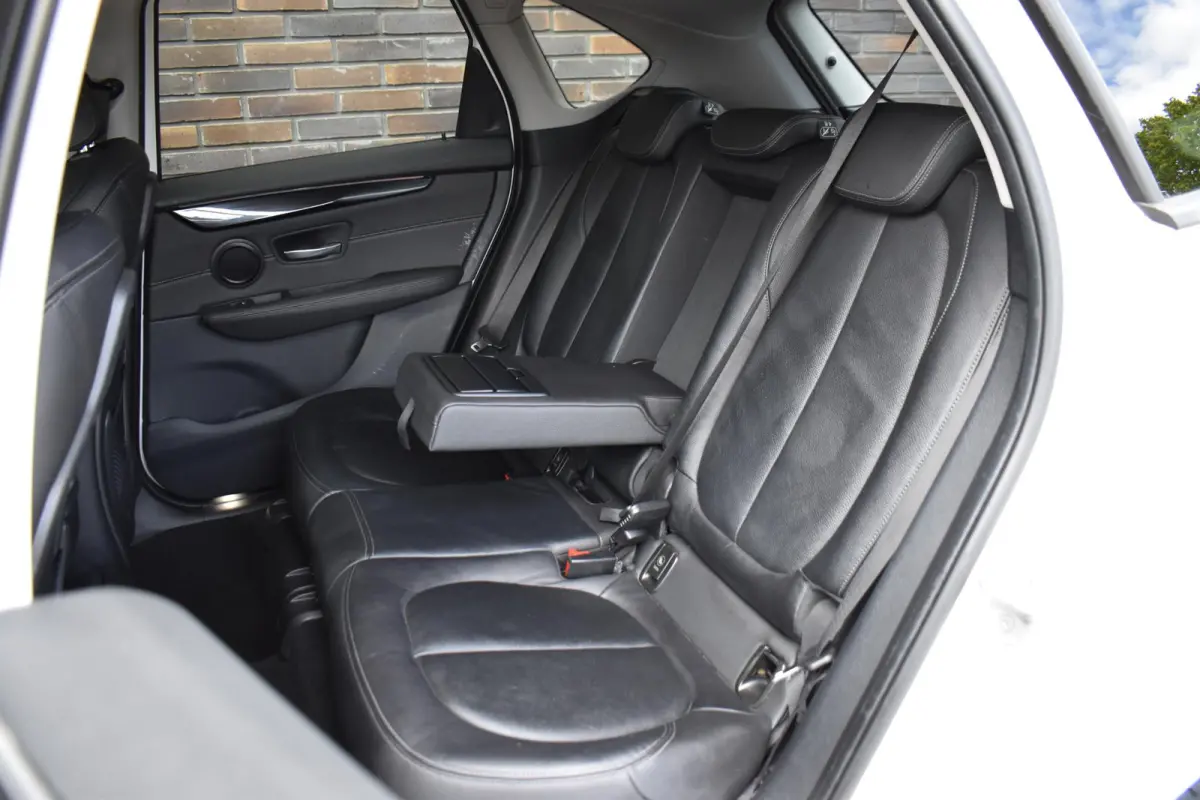 220i High Executive