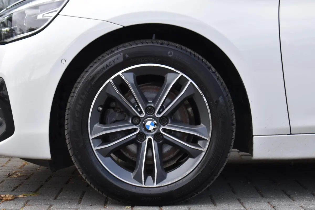 220i High Executive