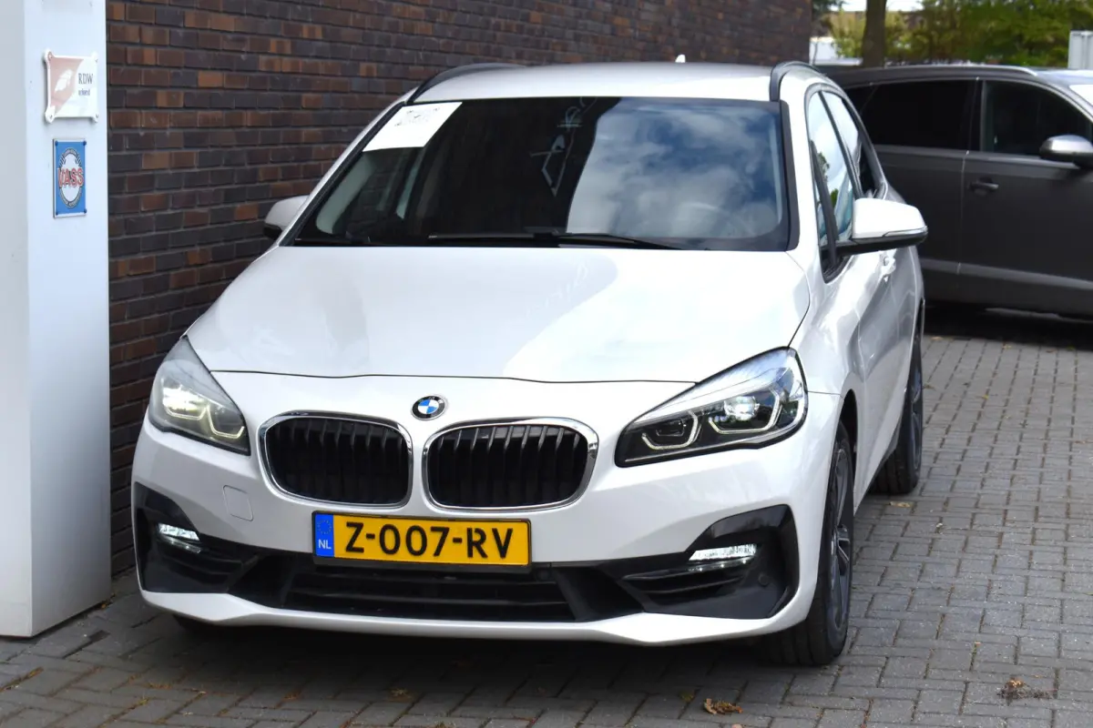 220i High Executive