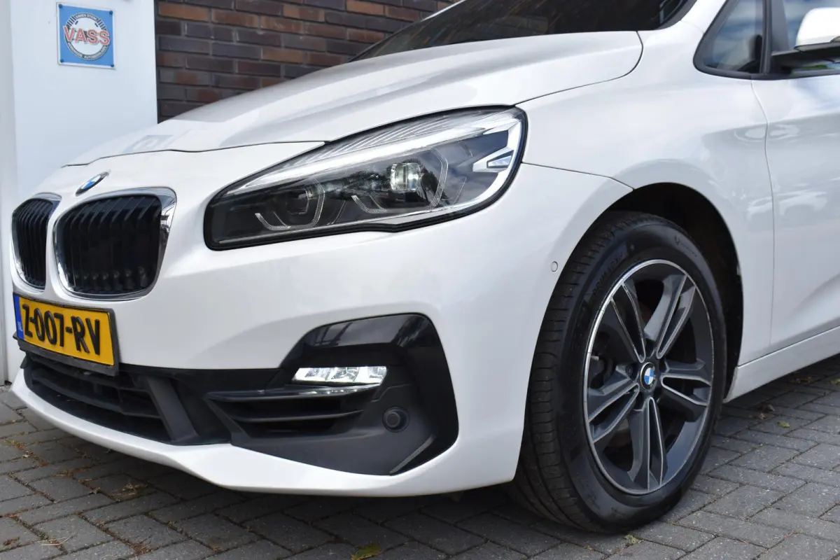 220i High Executive