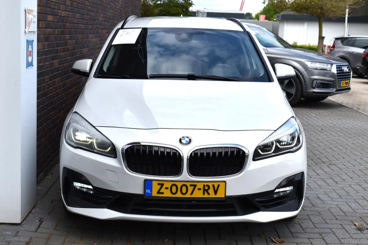 220i High Executive