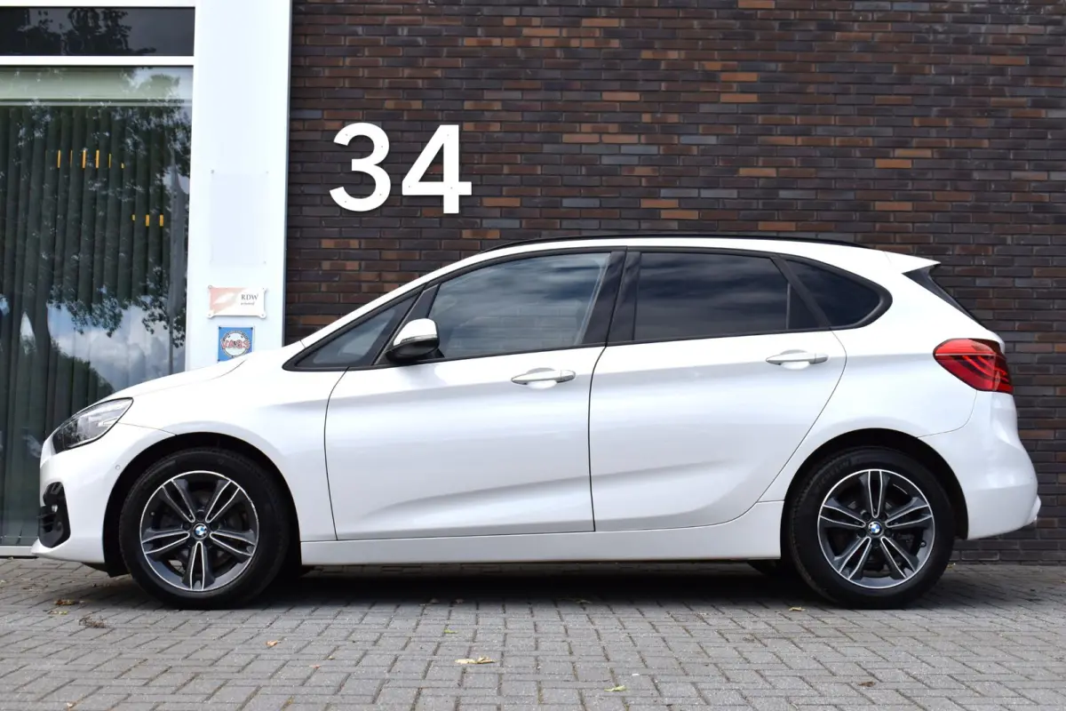 220i High Executive
