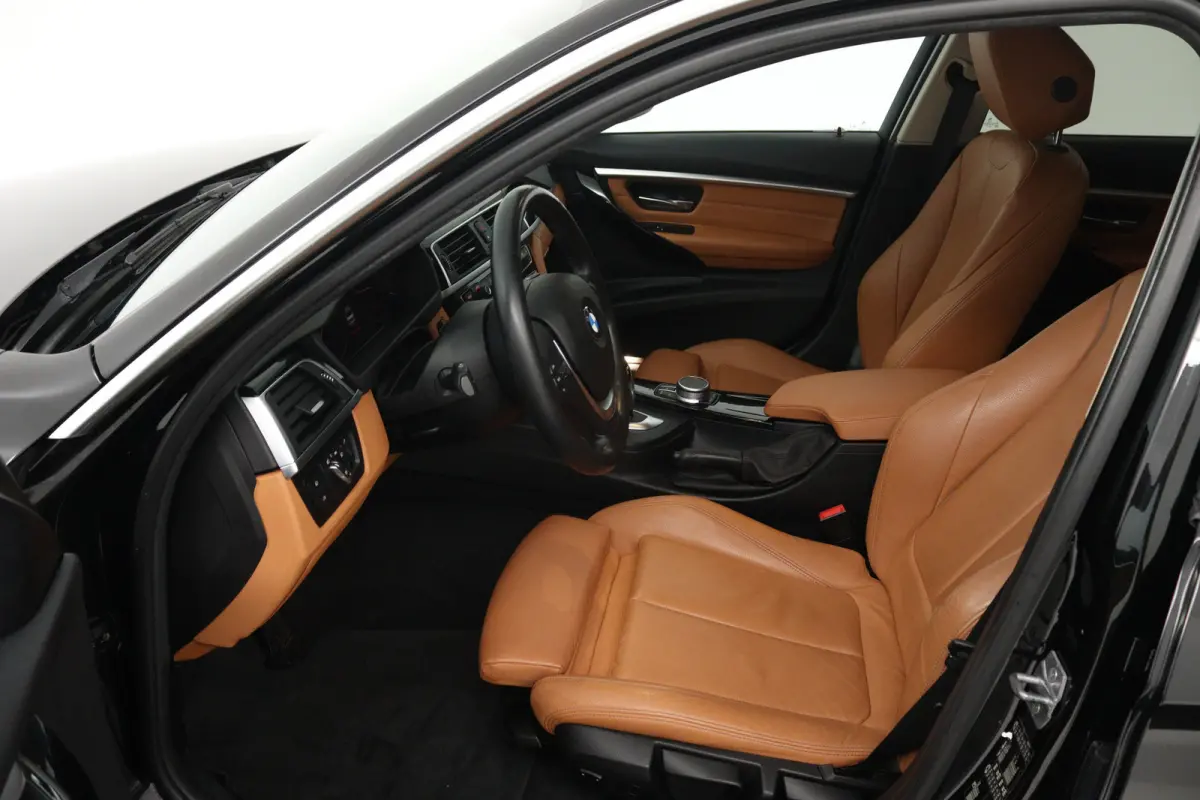 318i Edition Luxury Line Purity Executive (NAVIGATIE, STOELVERWARMING, PARKEERSENSOREN, DEALER ONDERHOUDEN)