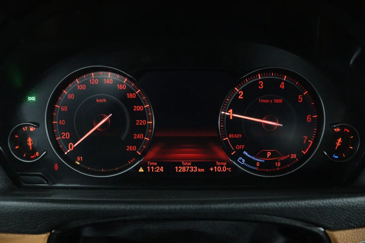 318i Edition Luxury Line Purity Executive (NAVIGATIE, STOELVERWARMING, PARKEERSENSOREN, DEALER ONDERHOUDEN)