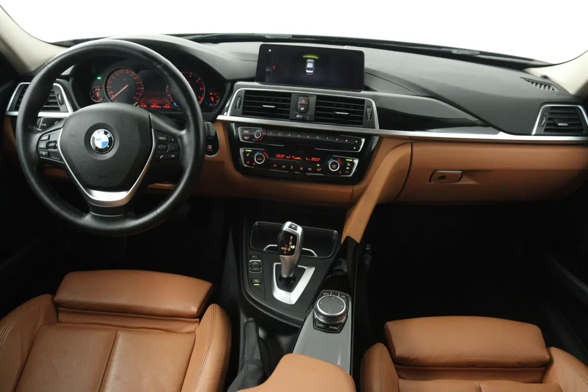 318i Edition Luxury Line Purity Executive (NAVIGATIE, STOELVERWARMING, PARKEERSENSOREN, DEALER ONDERHOUDEN)