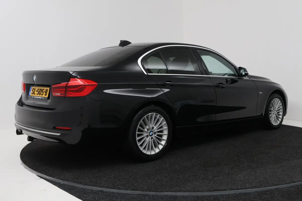 318i Edition Luxury Line Purity Executive (NAVIGATIE, STOELVERWARMING, PARKEERSENSOREN, DEALER ONDERHOUDEN)