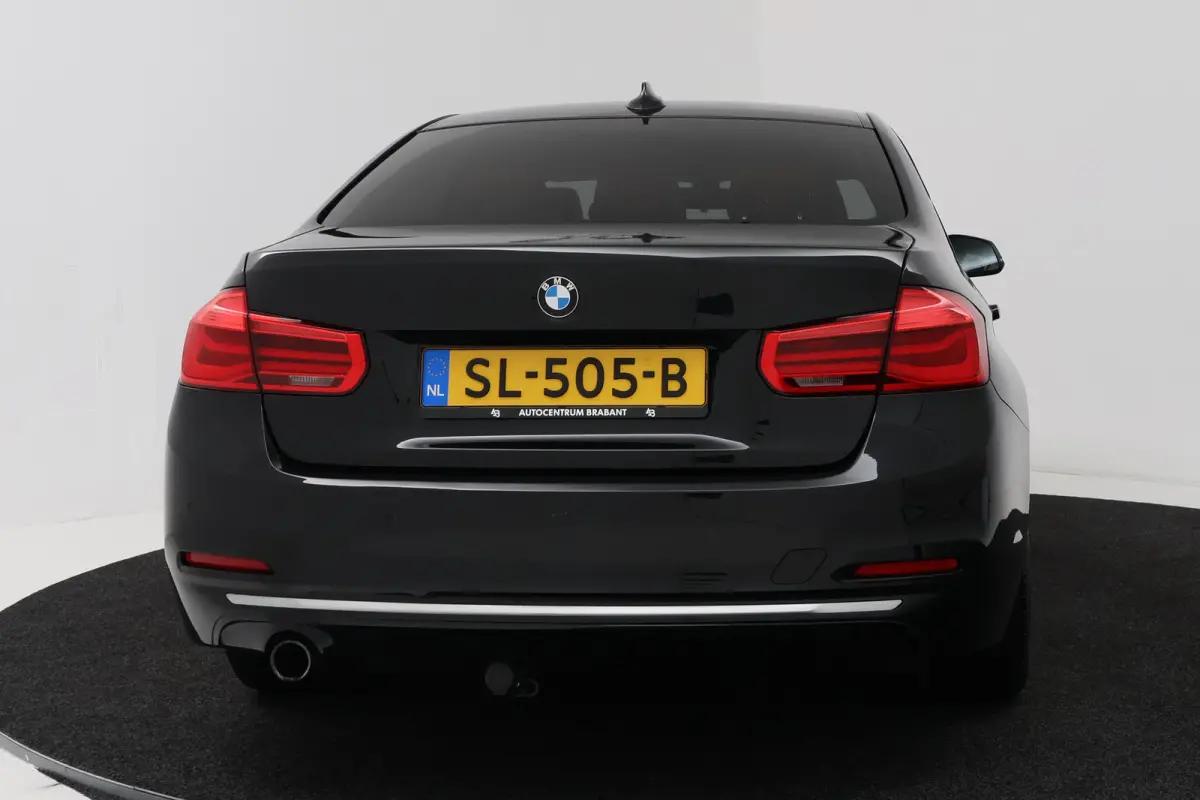 318i Edition Luxury Line Purity Executive (NAVIGATIE, STOELVERWARMING, PARKEERSENSOREN, DEALER ONDERHOUDEN)
