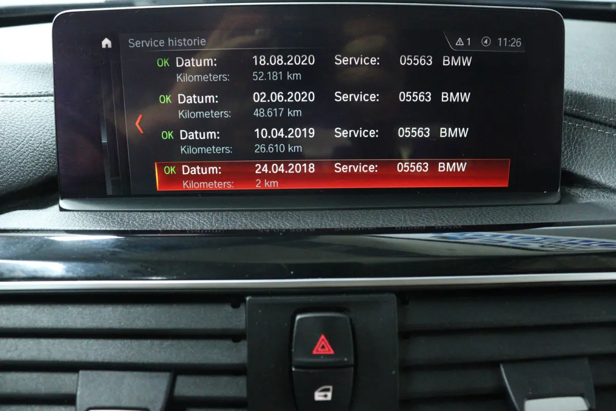 318i Edition Luxury Line Purity Executive (NAVIGATIE, STOELVERWARMING, PARKEERSENSOREN, DEALER ONDERHOUDEN)