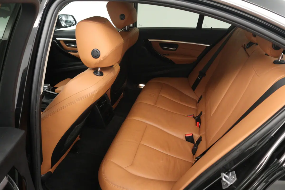 318i Edition Luxury Line Purity Executive (NAVIGATIE, STOELVERWARMING, PARKEERSENSOREN, DEALER ONDERHOUDEN)