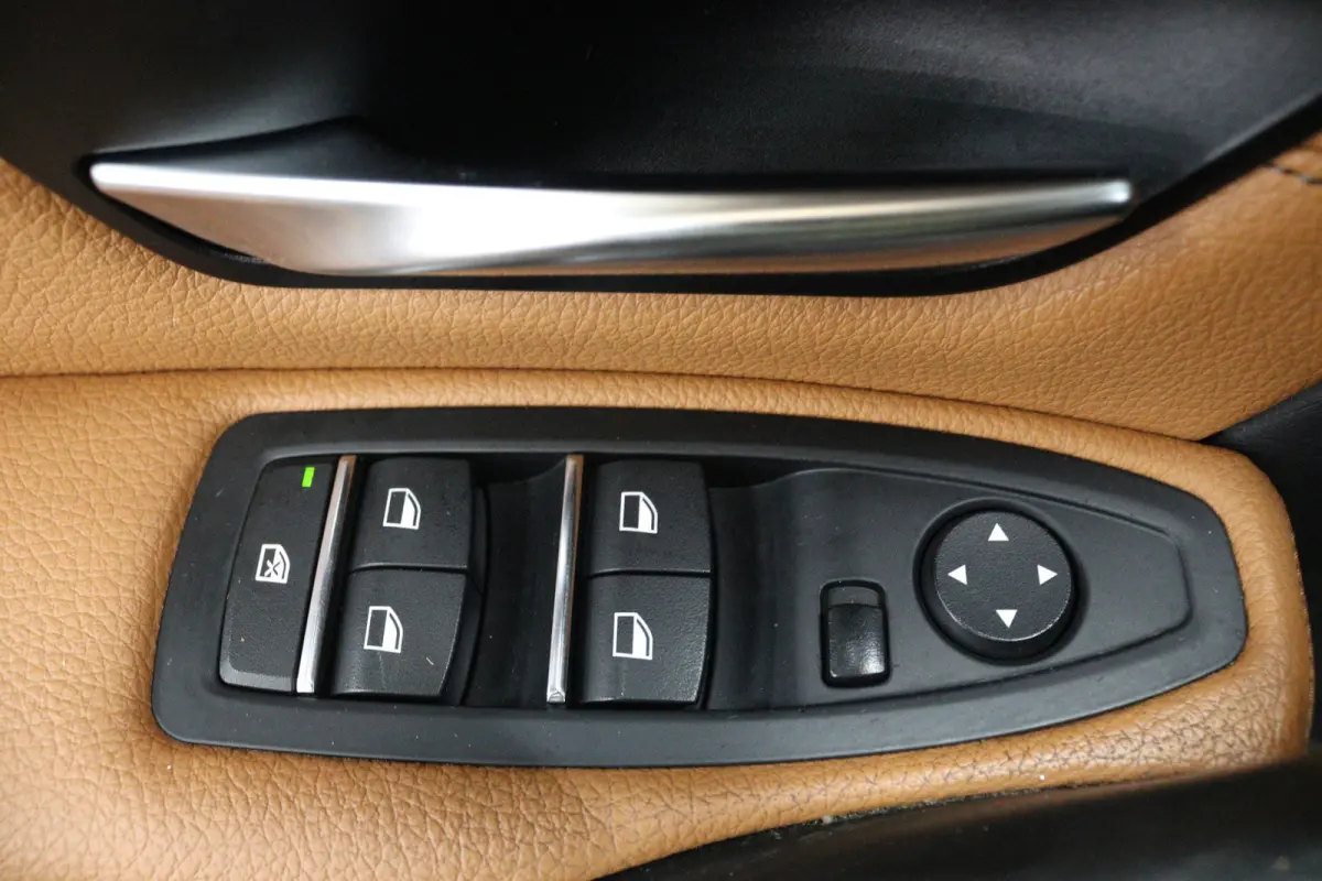 318i Edition Luxury Line Purity Executive (NAVIGATIE, STOELVERWARMING, PARKEERSENSOREN, DEALER ONDERHOUDEN)