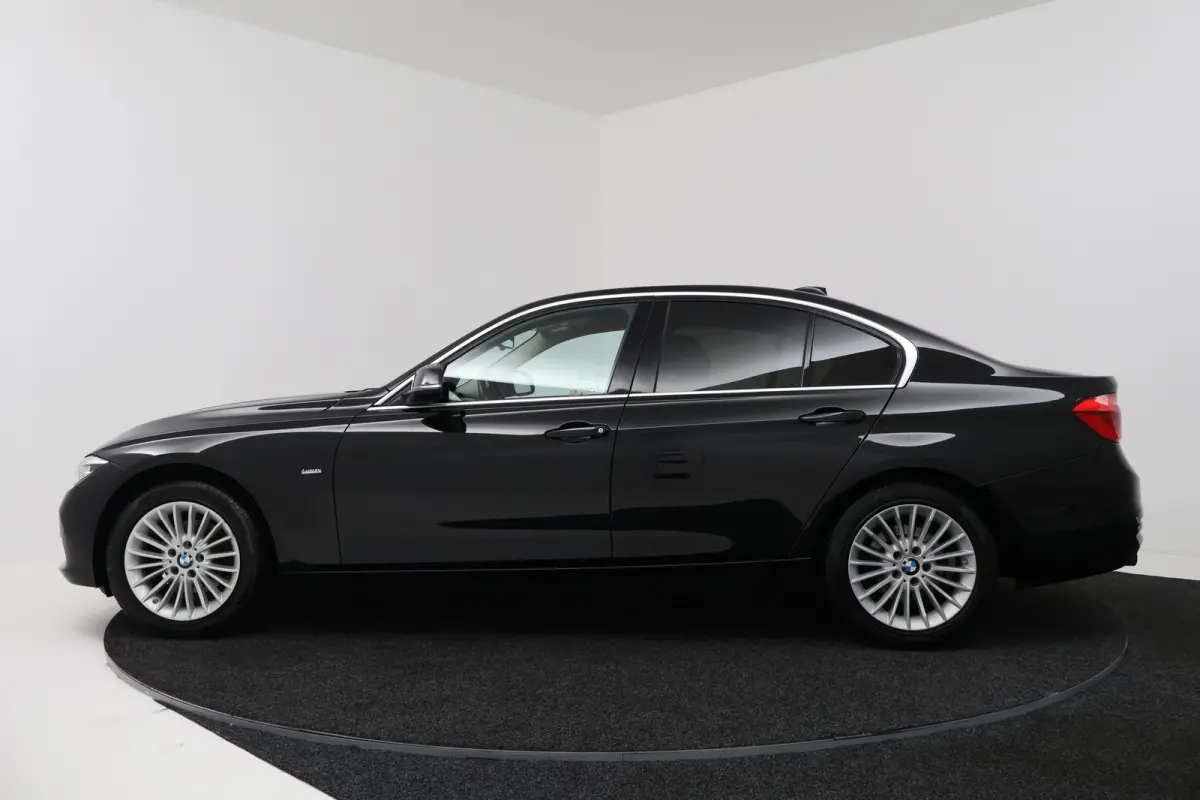 318i Edition Luxury Line Purity Executive (NAVIGATIE, STOELVERWARMING, PARKEERSENSOREN, DEALER ONDERHOUDEN)