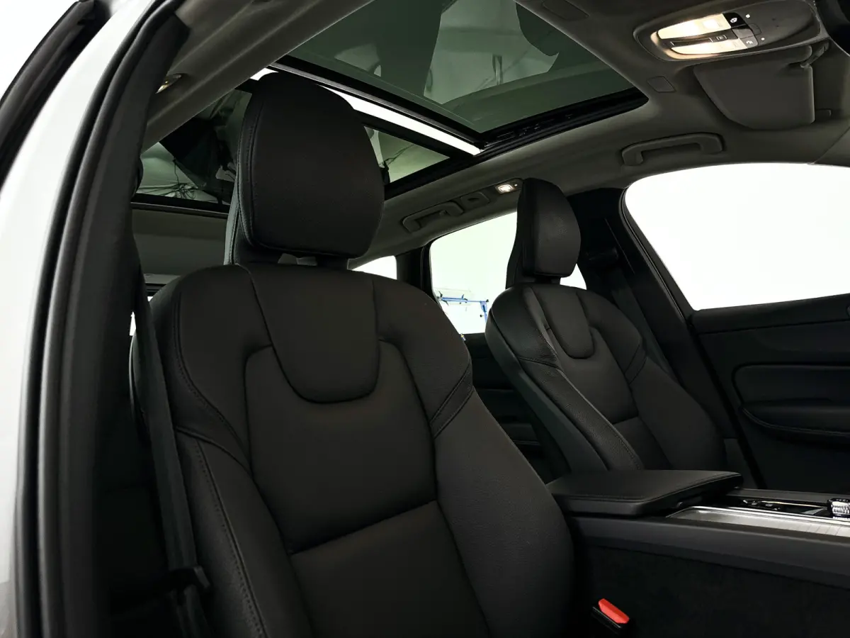 T6 Plug-in hybrid AWD Plus Dark SOH 100% | Panoramadak | 360° camera | Stoel- en Stuurverwarming | Trekhaak