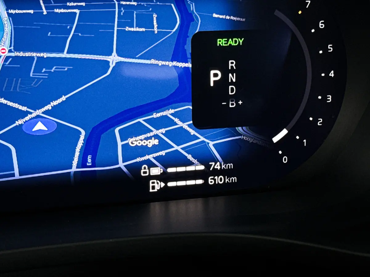 T6 Plug-in hybrid AWD Plus Dark SOH 100% | Panoramadak | 360° camera | Stoel- en Stuurverwarming | Trekhaak