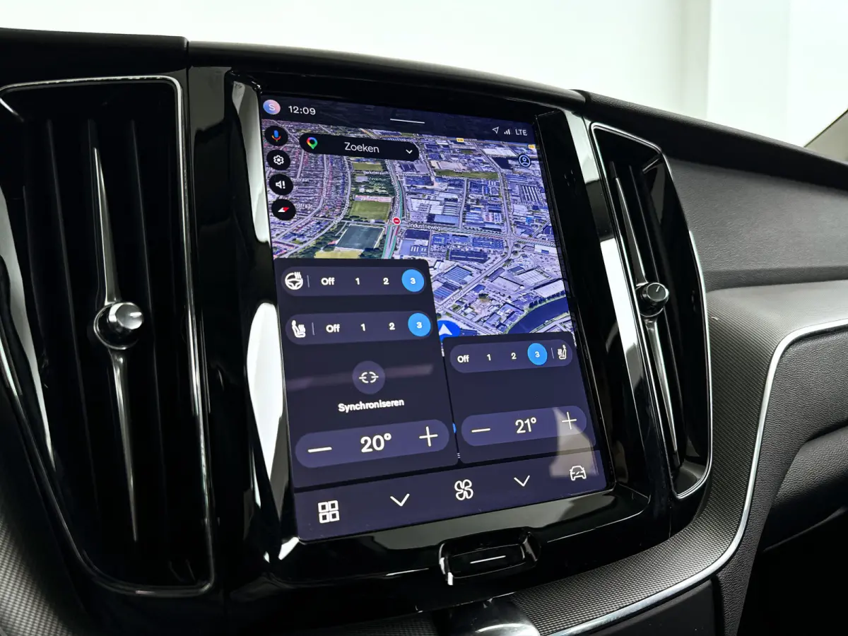 T6 Plug-in hybrid AWD Plus Dark SOH 100% | Panoramadak | 360° camera | Stoel- en Stuurverwarming | Trekhaak
