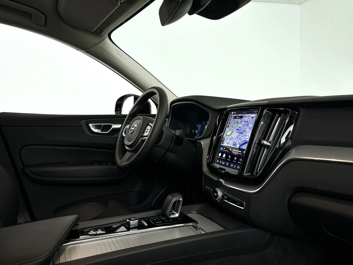 T6 Plug-in hybrid AWD Plus Dark SOH 100% | Panoramadak | 360° camera | Stoel- en Stuurverwarming | Trekhaak