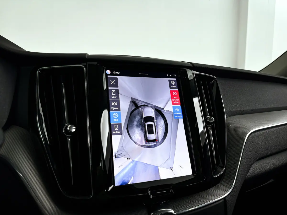 T6 Plug-in hybrid AWD Plus Dark SOH 100% | Panoramadak | 360° camera | Stoel- en Stuurverwarming | Trekhaak