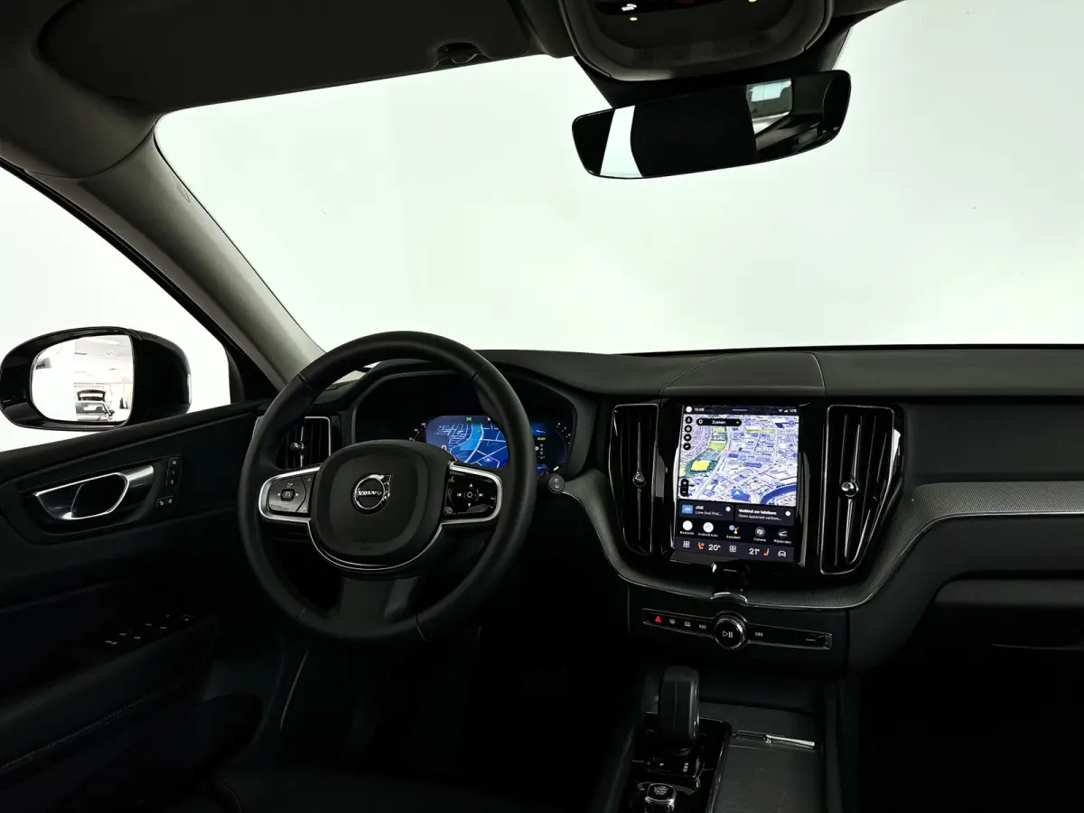 T6 Plug-in hybrid AWD Plus Dark SOH 100% | Panoramadak | 360° camera | Stoel- en Stuurverwarming | Trekhaak