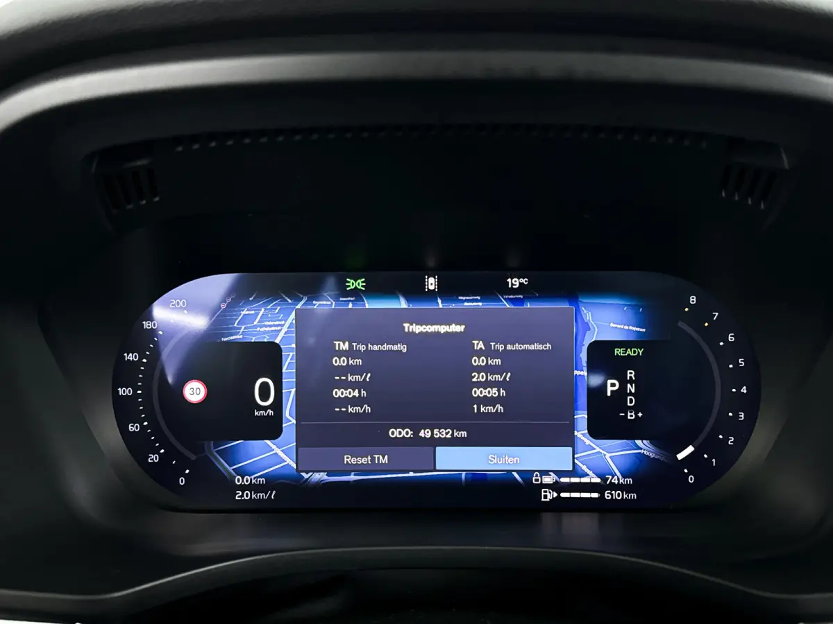 T6 Plug-in hybrid AWD Plus Dark SOH 100% | Panoramadak | 360° camera | Stoel- en Stuurverwarming | Trekhaak
