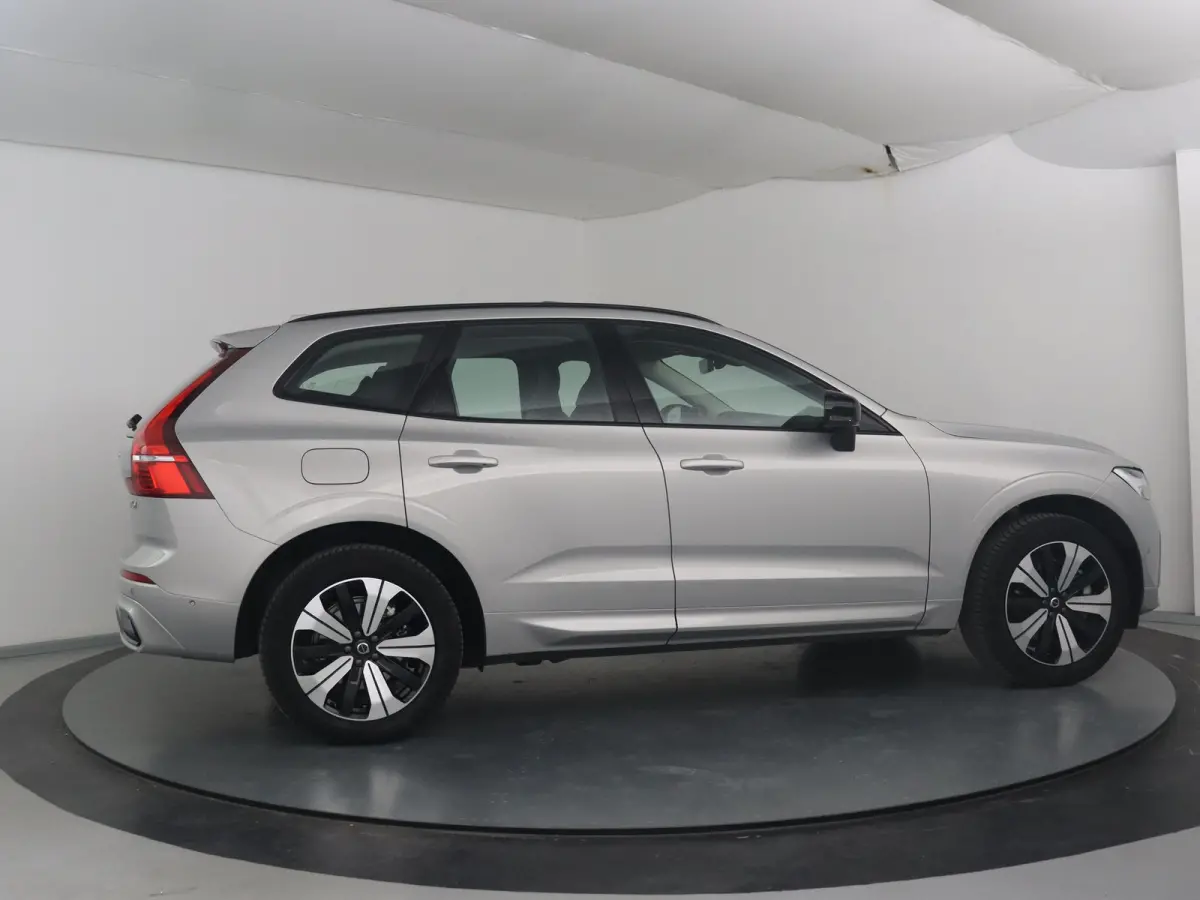 T6 Plug-in hybrid AWD Plus Dark SOH 100% | Panoramadak | 360° camera | Stoel- en Stuurverwarming | Trekhaak