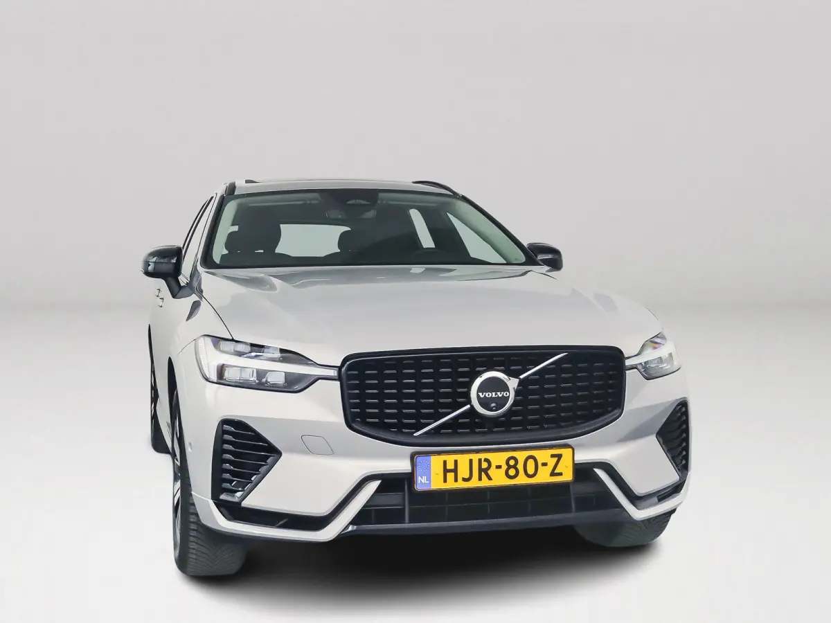 T6 Plug-in hybrid AWD Plus Dark SOH 100% | Panoramadak | 360° camera | Stoel- en Stuurverwarming | Trekhaak