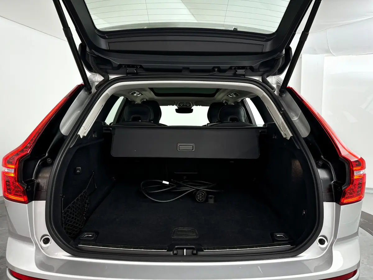 T6 Plug-in hybrid AWD Plus Dark SOH 100% | Panoramadak | 360° camera | Stoel- en Stuurverwarming | Trekhaak