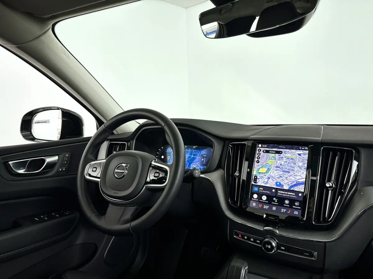 T6 Plug-in hybrid AWD Plus Dark SOH 100% | Panoramadak | 360° camera | Stoel- en Stuurverwarming | Trekhaak