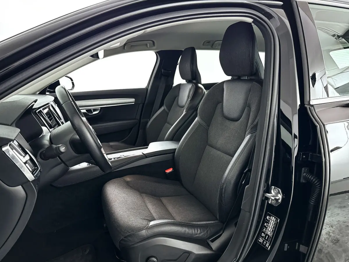 T4 Business Sport | Parkeercamera | Stoelverwarming | Cruise control | Keyless