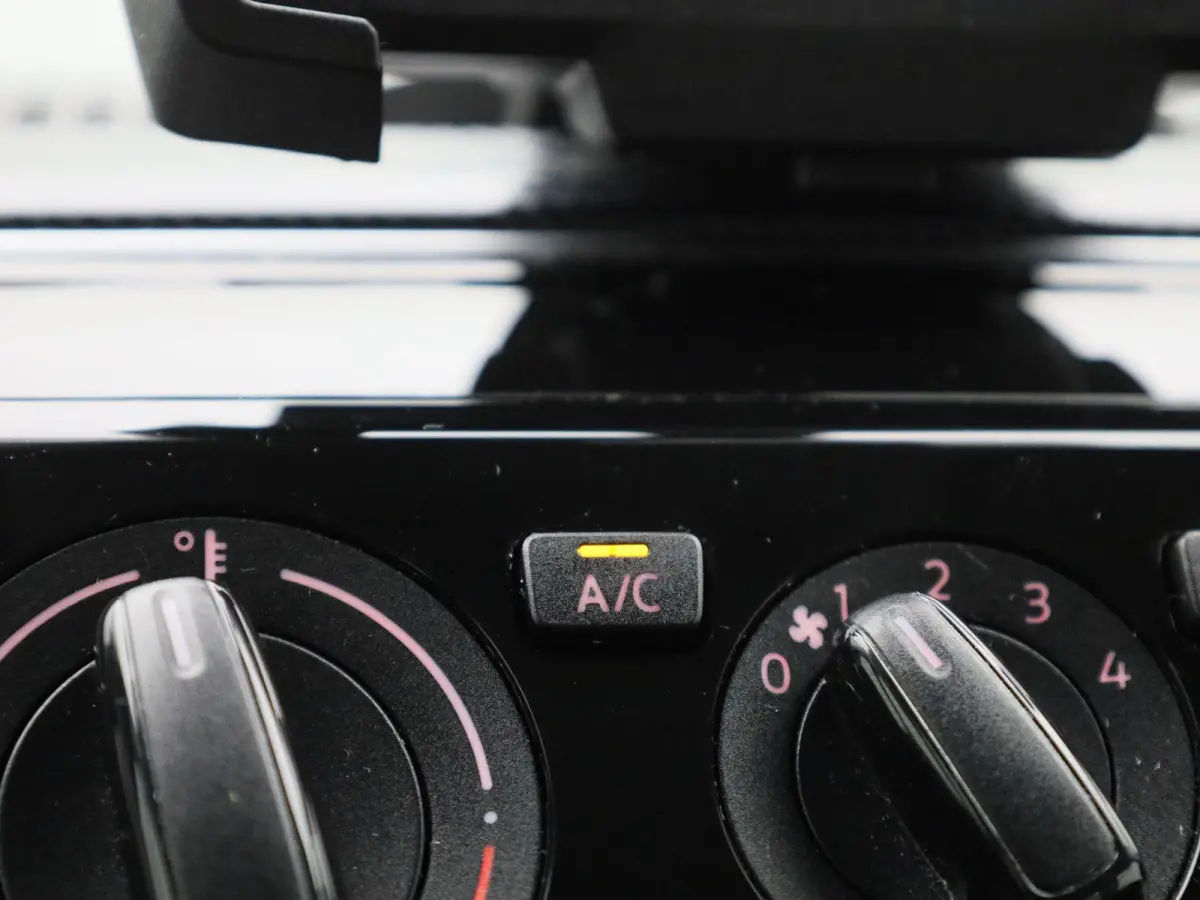 Up! 1.0 BMT move up! 60 PK| Origineel Nederlands | Airco | Elektrische Ramen | Bluetooth | Bestuurdersstoel & Passagiersstoel In Hoogte Verstelbaar | 5 Deurs