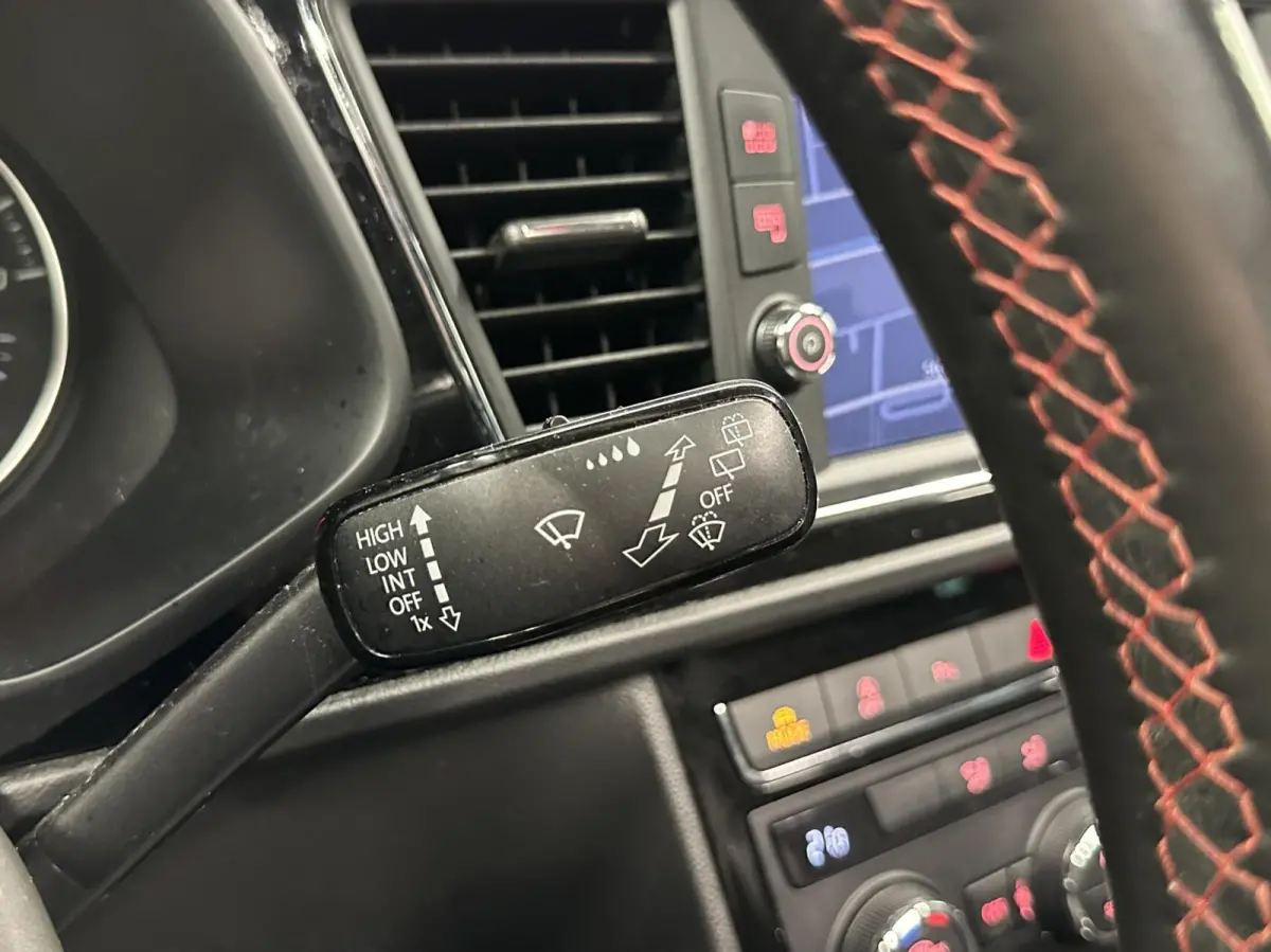 1.5 TSI FR Business Intense PANO CARPLAY NAVI.
