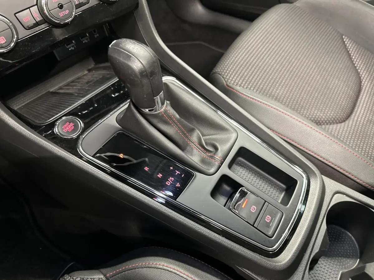 1.5 TSI FR Business Intense PANO CARPLAY NAVI.