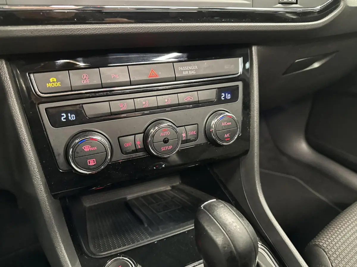 1.5 TSI FR Business Intense PANO CARPLAY NAVI.