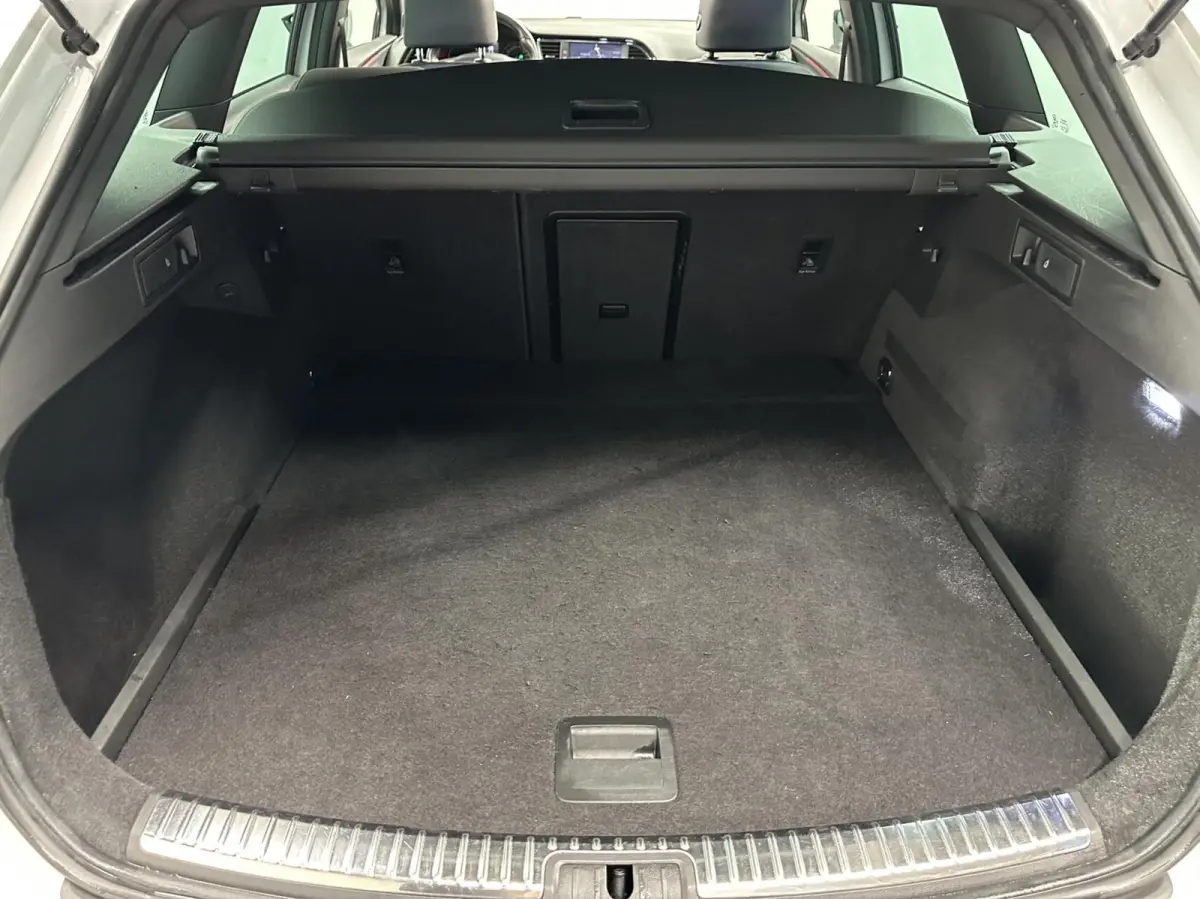 1.5 TSI FR Business Intense PANO CARPLAY NAVI.