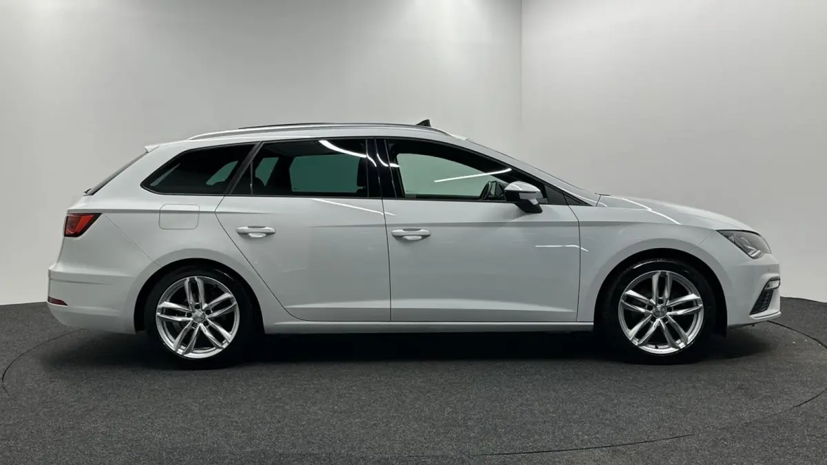 1.5 TSI FR Business Intense PANO CARPLAY NAVI.