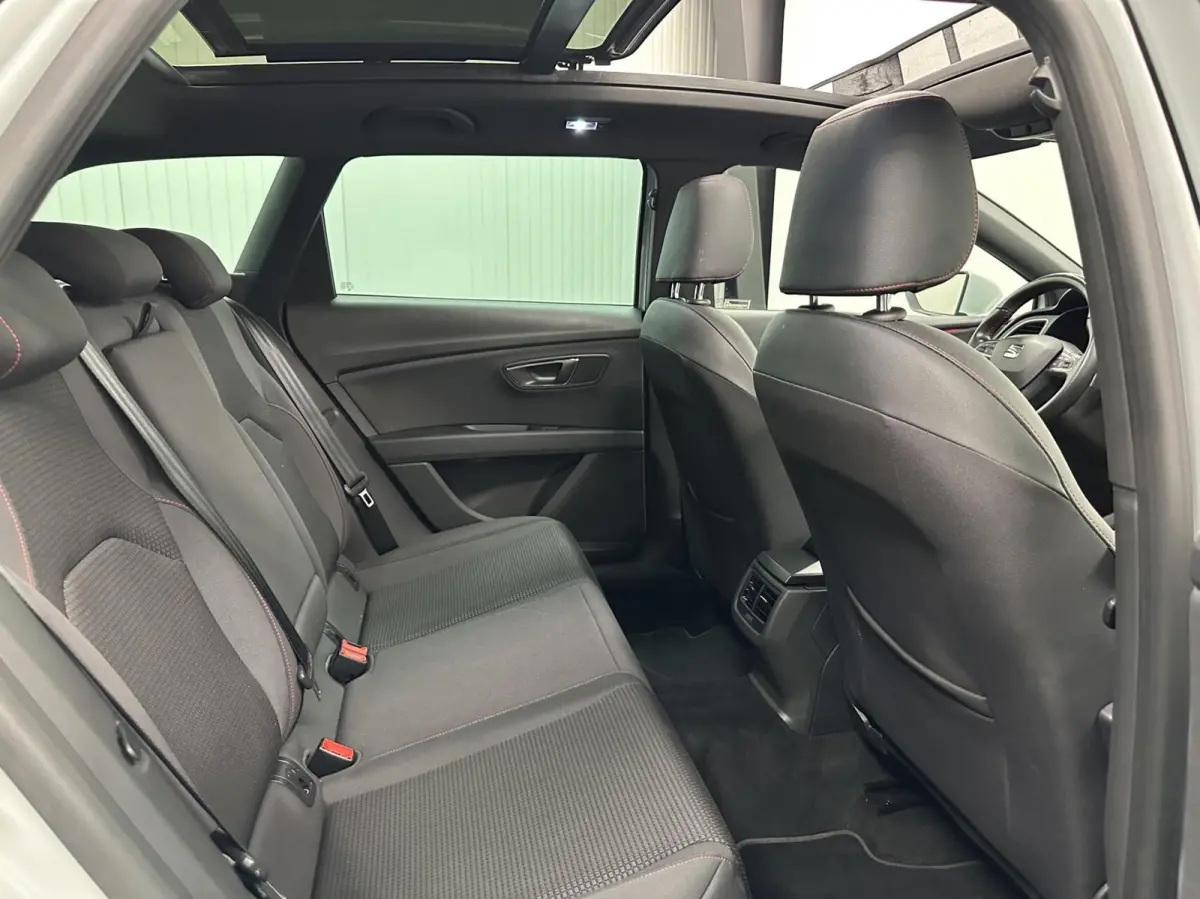1.5 TSI FR Business Intense PANO CARPLAY NAVI.
