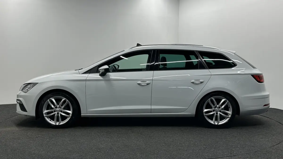 1.5 TSI FR Business Intense PANO CARPLAY NAVI.