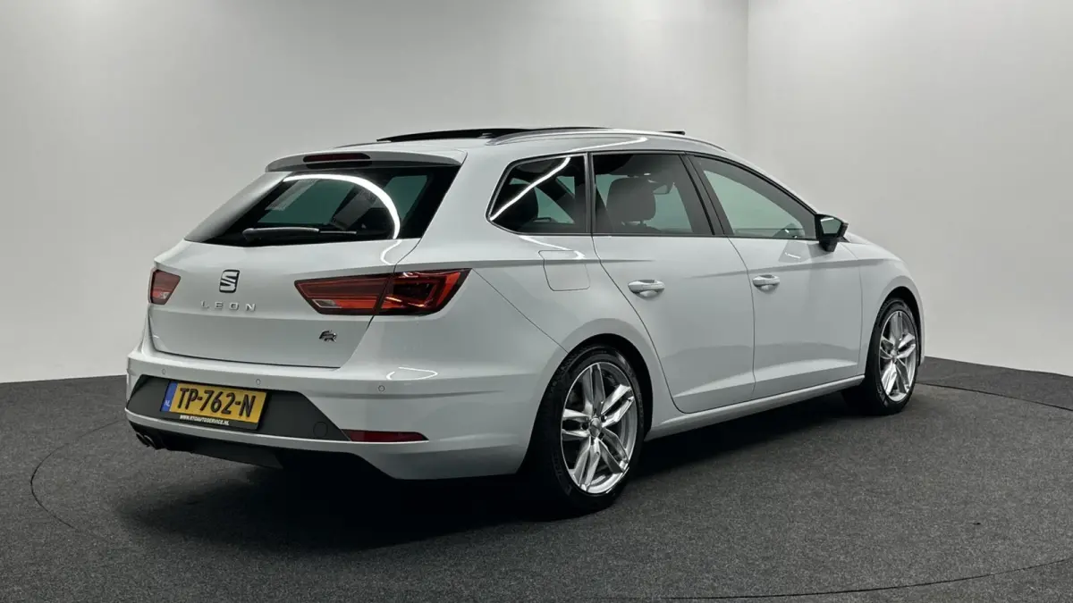 1.5 TSI FR Business Intense PANO CARPLAY NAVI.