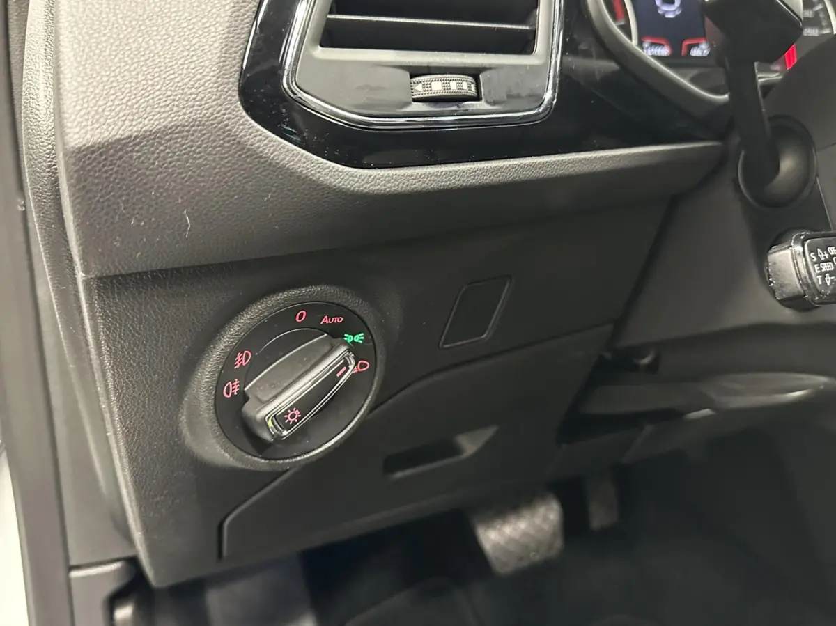 1.5 TSI FR Business Intense PANO CARPLAY NAVI.