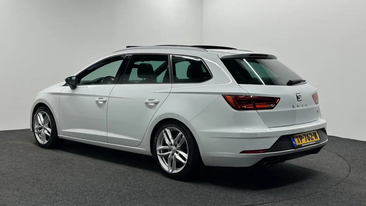 1.5 TSI FR Business Intense PANO CARPLAY NAVI.