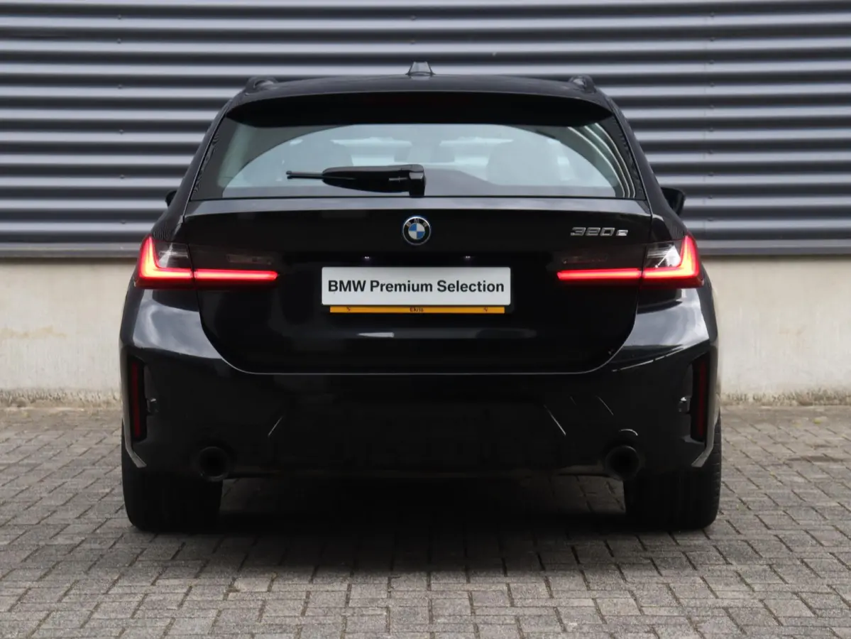 320e | High Executive | M Sportpakket Pro | Sportstoelen | Adaptive LED | Verwarmbare Voorstoelen | Apple Carplay | SOH 99% | 18'' LMV