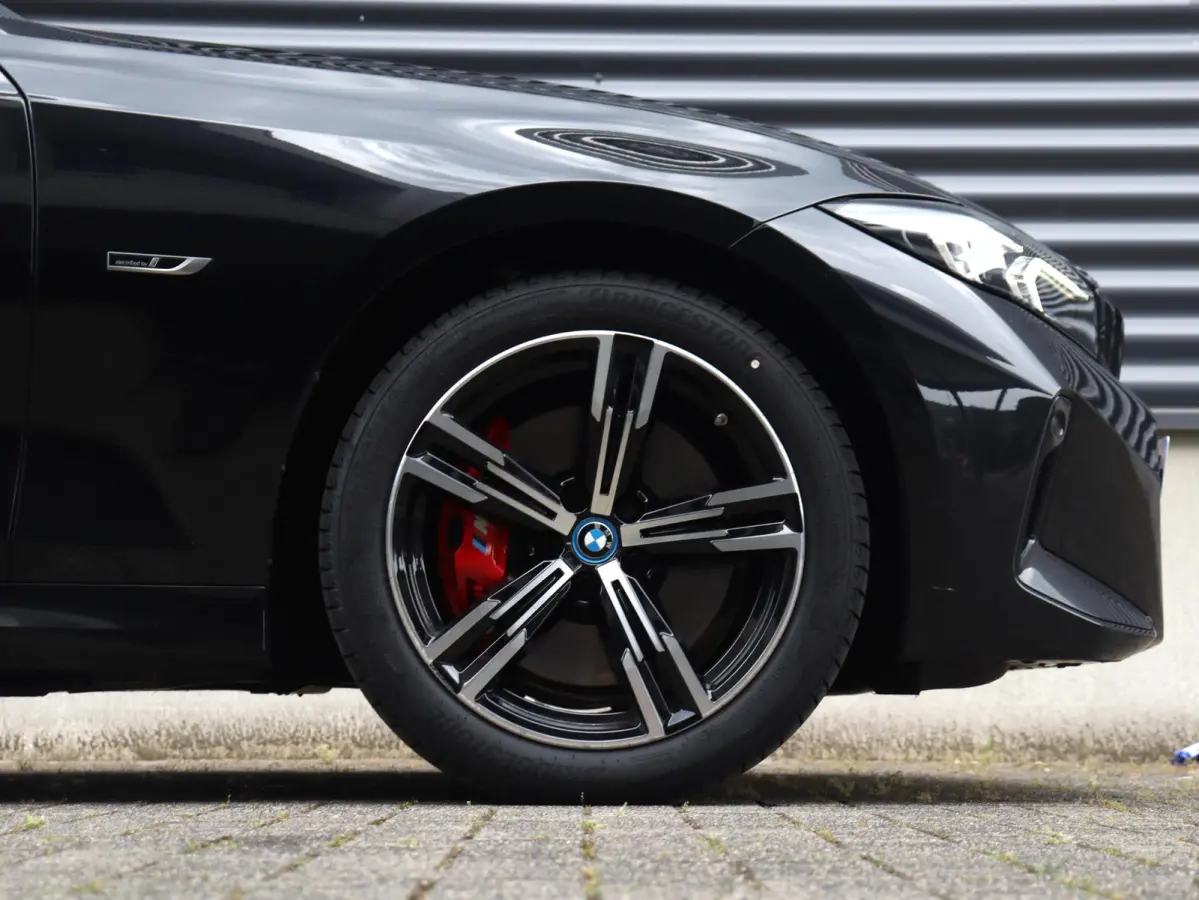 320e | High Executive | M Sportpakket Pro | Sportstoelen | Adaptive LED | Verwarmbare Voorstoelen | Apple Carplay | SOH 99% | 18'' LMV